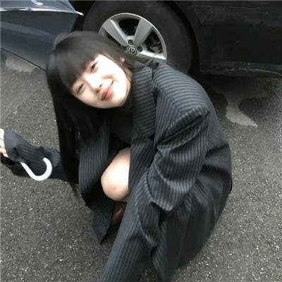 赤裸并存在著
